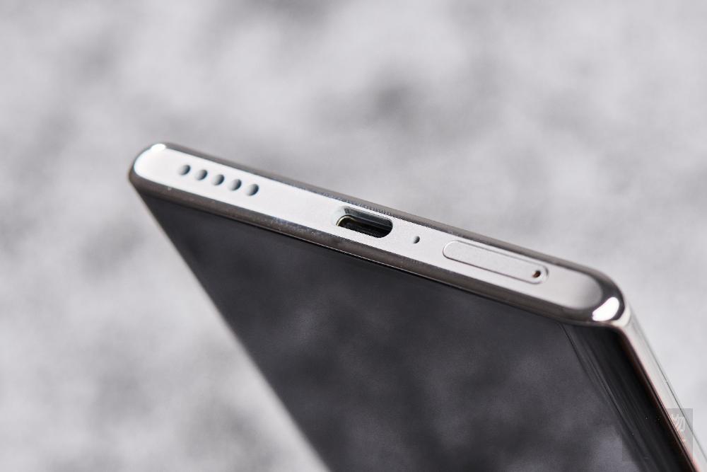 Honor 70 底部