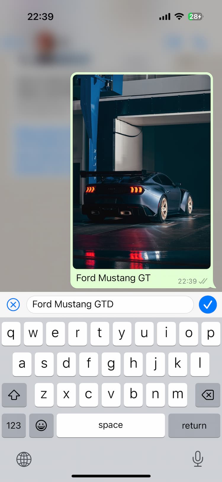 WhatsApp 媒体文字说明编辑 (iOS)