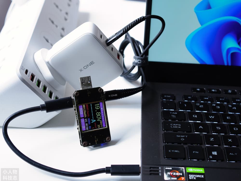 USB C2: ≈65W