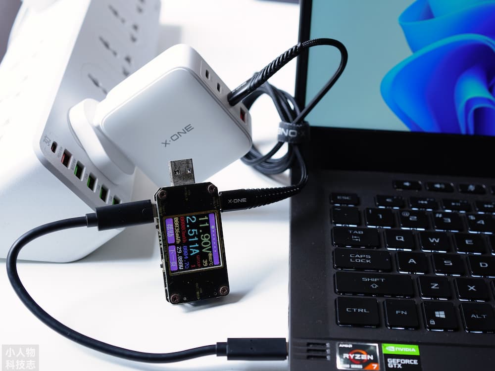 USB C1: ≈30W