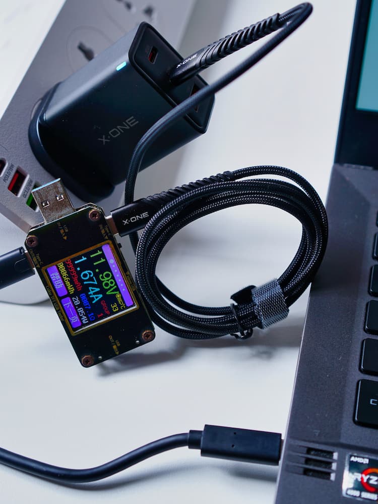 USB C1: ≈65W (Zephyrus G14)
