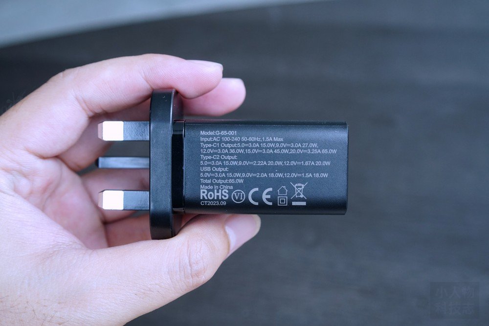 X One 65W GaN 充电器