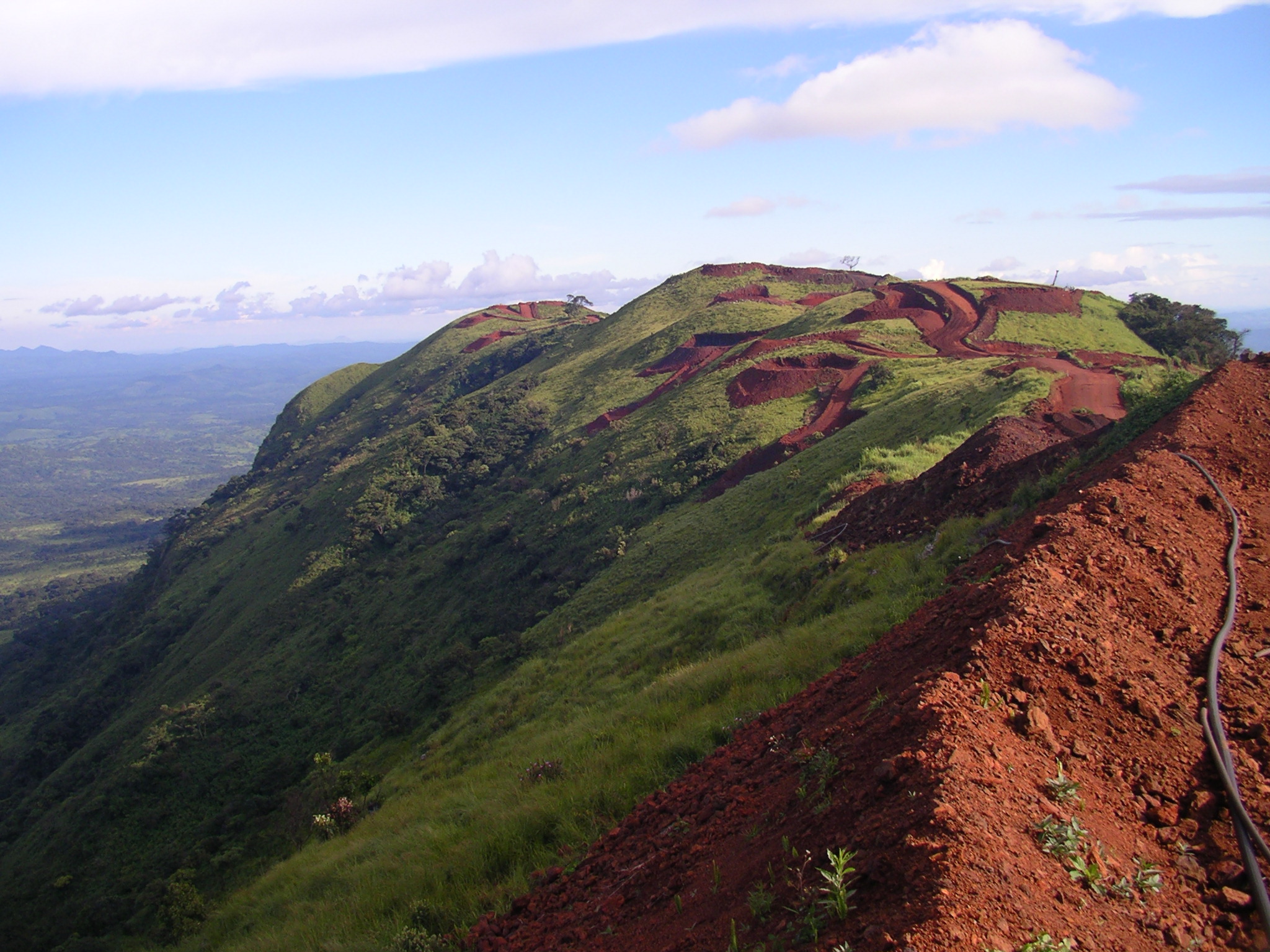 Effects of mining activities on the Southern Simandou Mountains. Photo: Xander van der Burgt. 2008 ©RBG Kew