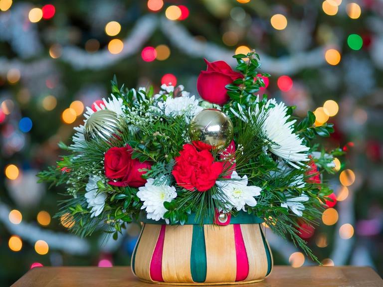 christmas-floral-arrangement