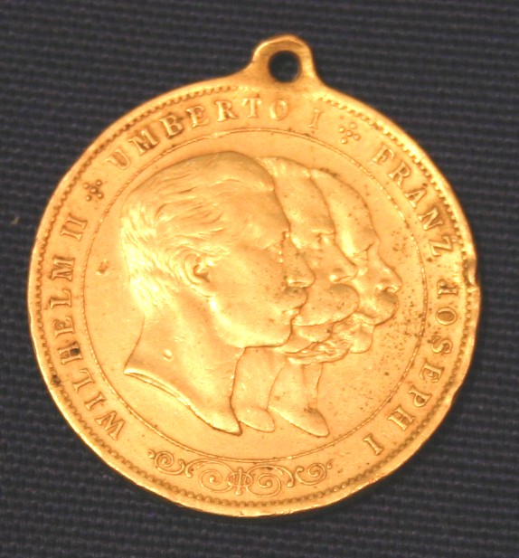 Medaille des Dreibundes mit Konterfei von Wilhelm II., Umberto I. und Franz Joseph I.