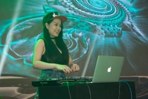 DJ choi nhac cuong nhiet