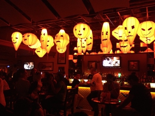 20141029-042619-halloween-party-at-hard-rock-cafe_520x390