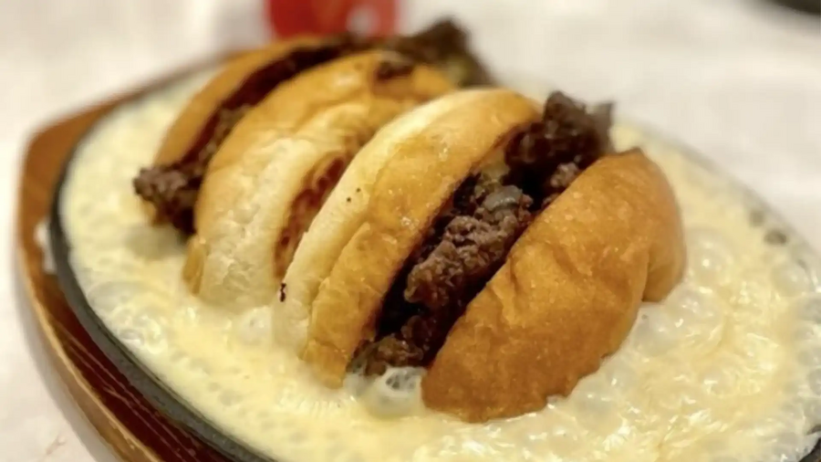 American Burger in Cheese