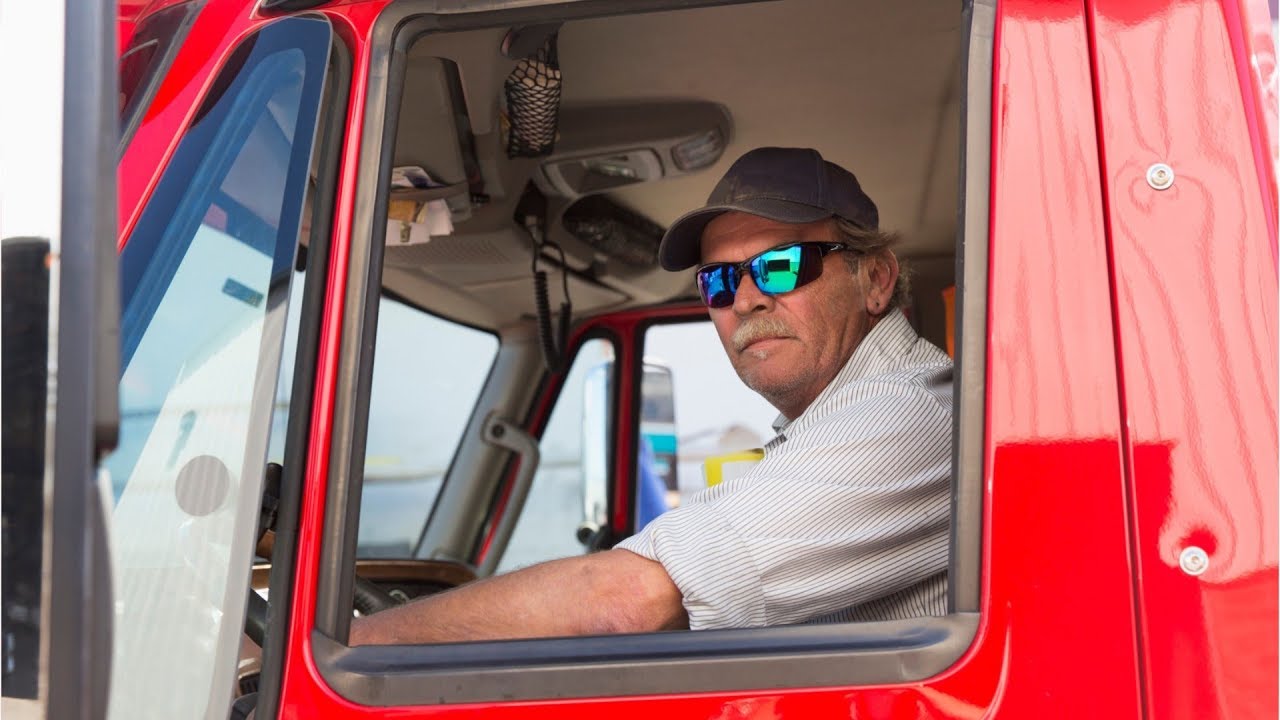 Why More Seniors are Becoming Truck Drivers