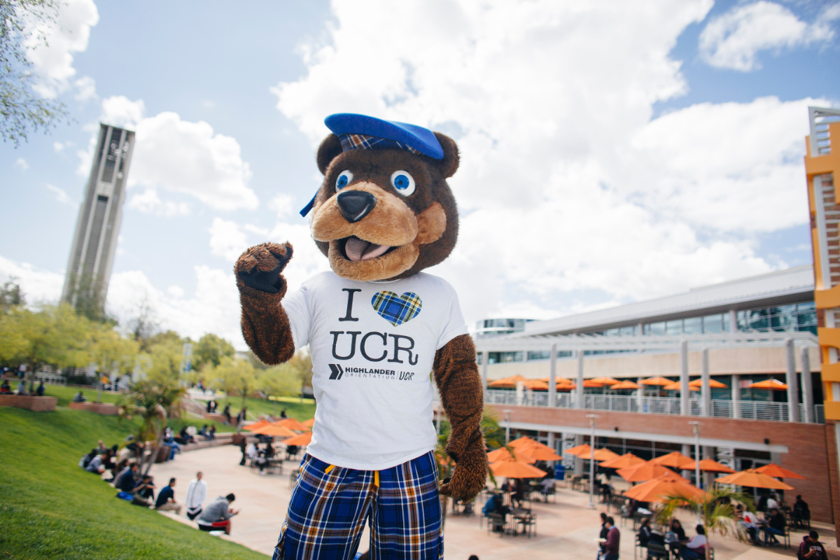 UCR Mascot in front of large group of students