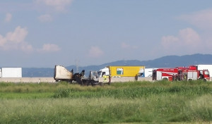 Camion a fuoco sulla Tangenziale di Torino