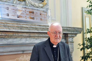 L'arcivescovo Nosiglia: 'La Sindone mai così vicina alla gente'