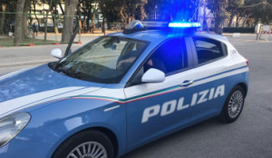 Torino: due scippi in pochi minuti, la Polizia intercetta gli aggressori
