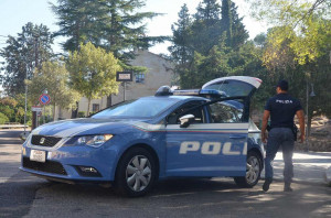 Poliziotti presi a botte in Barriera di Milano