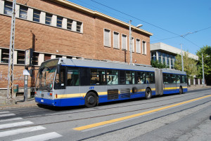 Sulla linea 2 della GTT morde la mano a una donna perché rischiava di fargli perdere la coincidenza