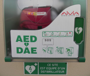 Un defibrillatore in piazza Aldo Fusi