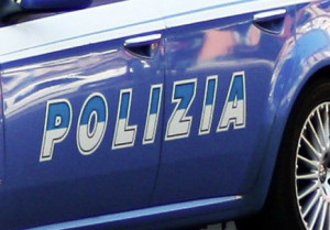 Entra armato nel condominio della sua ex compagna