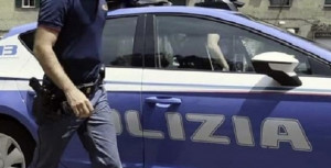 Rapinano una banca, ma ad aspettarli fuori c'è la polizia