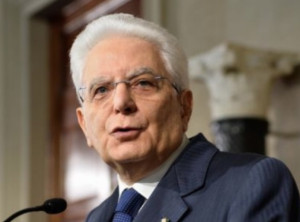 Lungo applauso per Sergio Mattarella a Torino