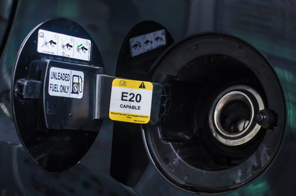 น้ำมัน E20 ข้อดีและข้อควรระวัง