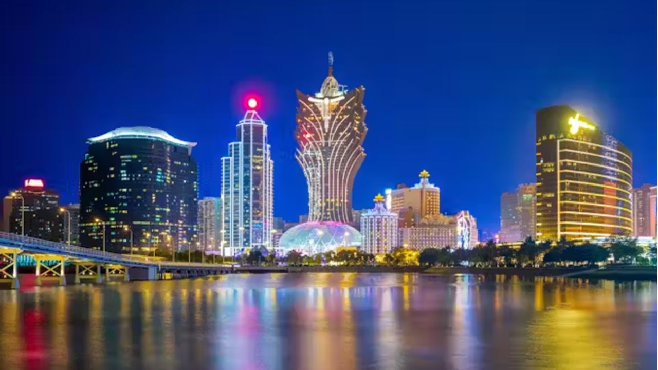 Macau: Asia’s Las Vegas of Casinos, Culture, and Cuisine Macau: Asia’s Las Vegas of Casinos, Culture, and Cuisine