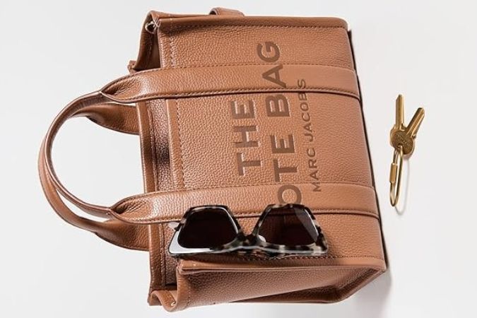 Marc Jacobs The Small Tote Bag Review: A Stylish and Practical Companion for Travelers