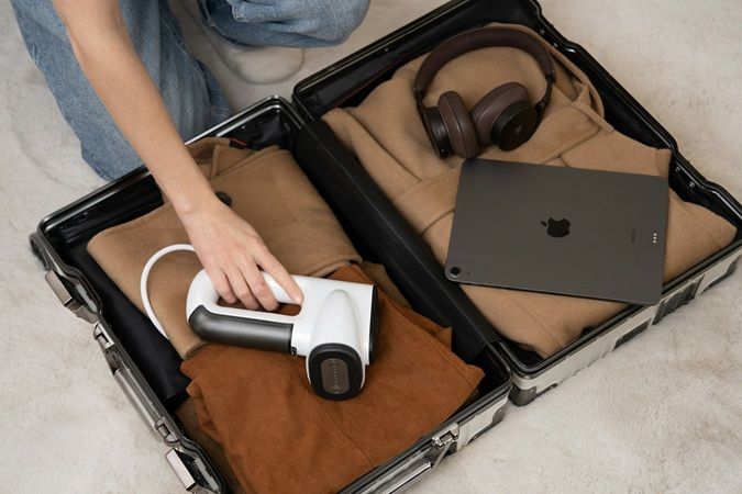 The Top 5 Must-have Travel Gadgets (Most) Travelers Should Own