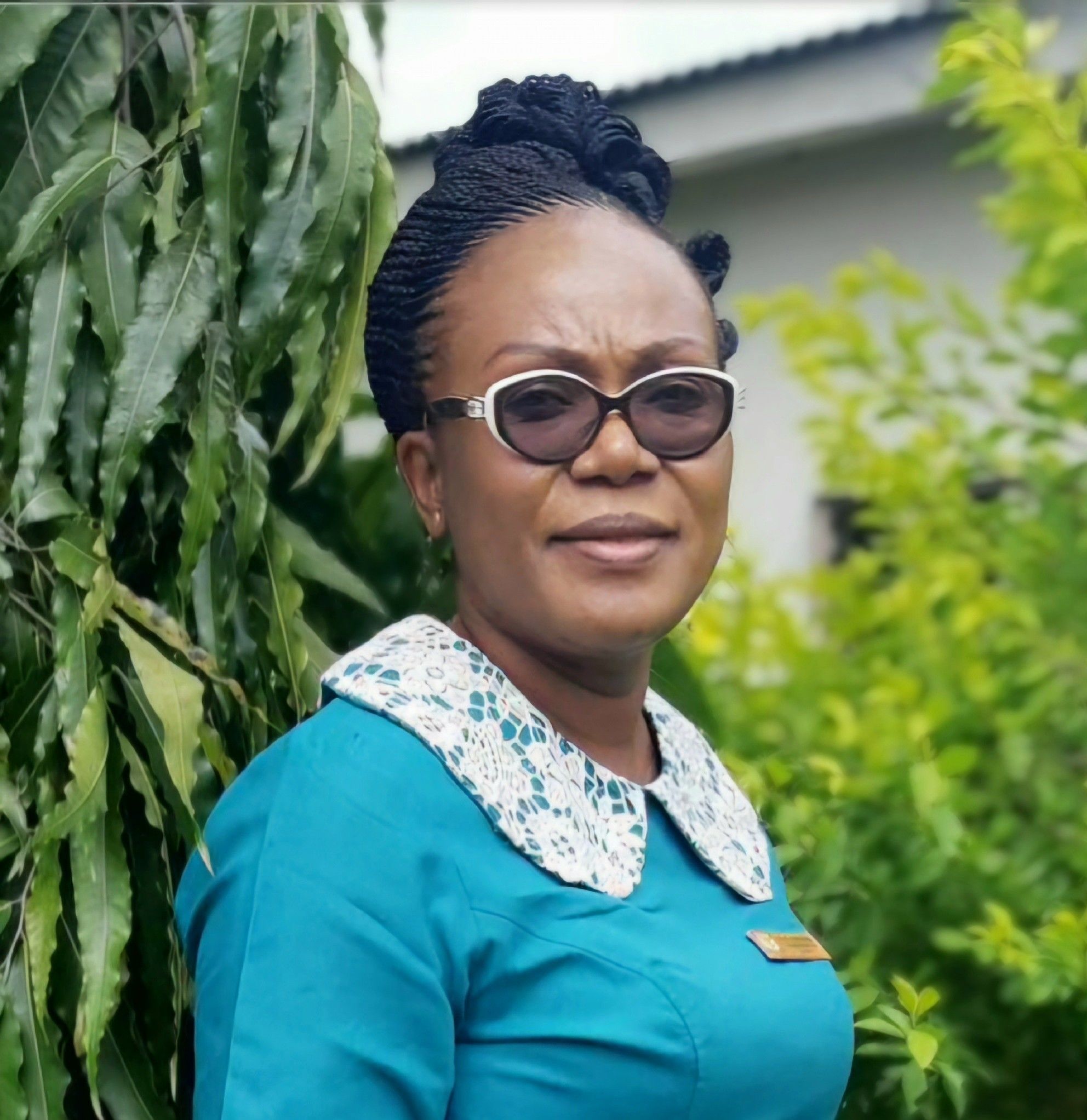 Eunice Somade head and shoulders
