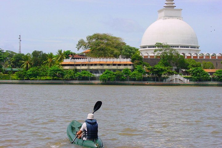 The mystical passage through Black River on a canoe – Rathnapura