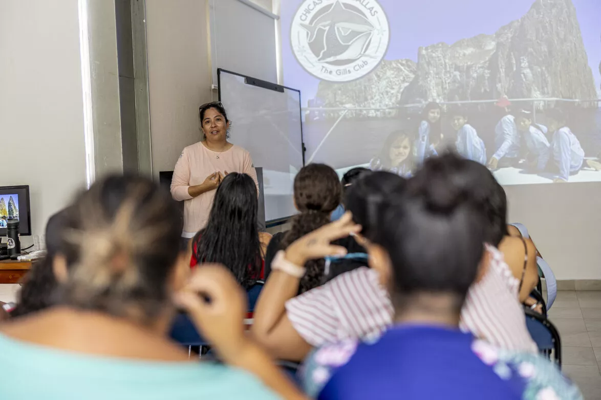 Gills Club: Empowering young women in Galapagos