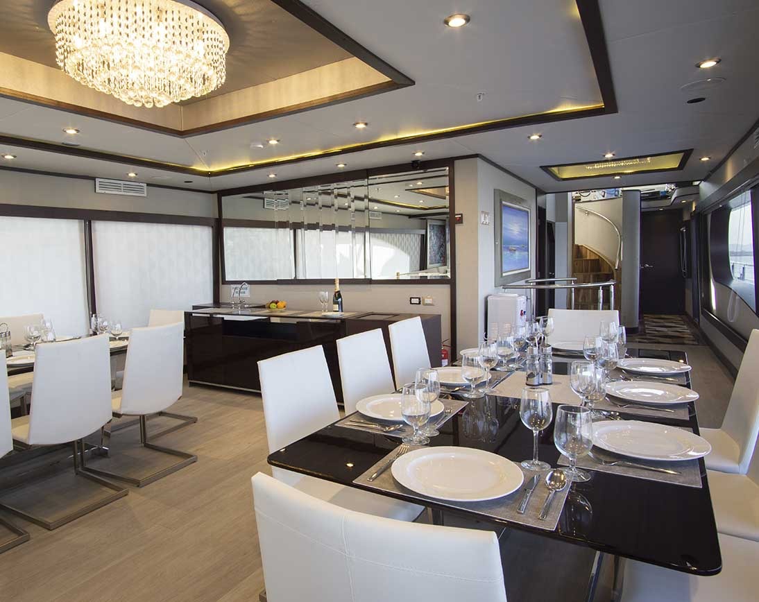 Dining area | Grand Majestic Yacht