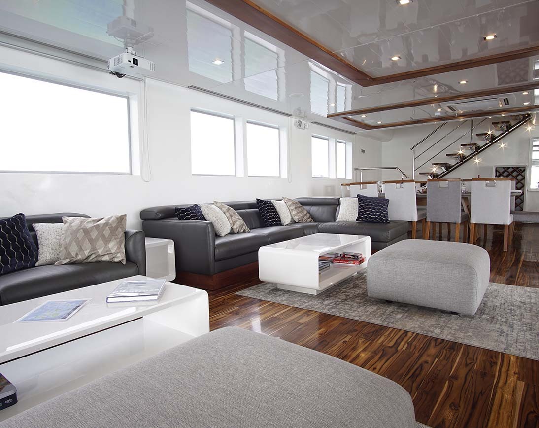Living area | Infinity Yacht