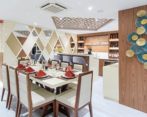 Dining area | Elite Catamaran