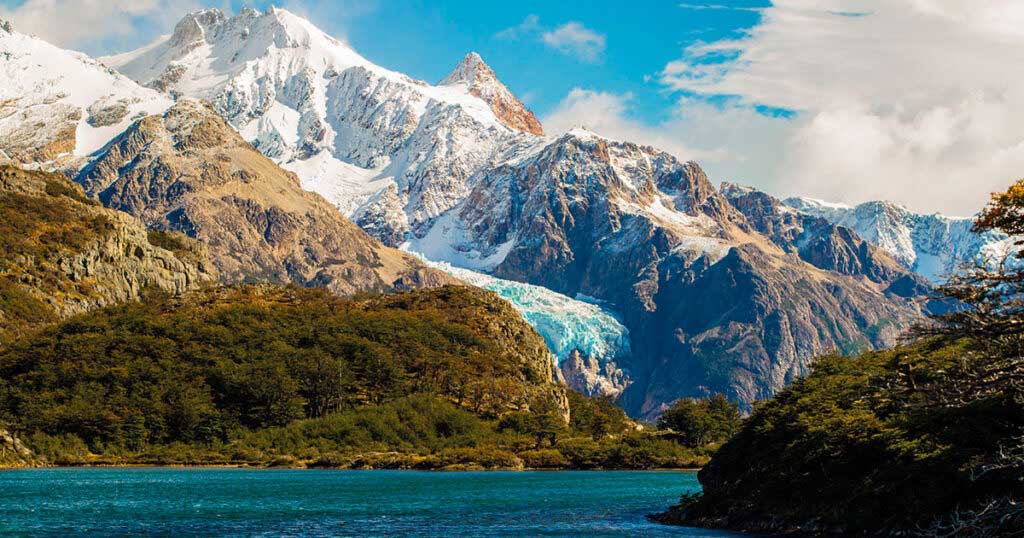 Mount Fitz Roy and reflection on Laguna Capri, Sendero al Fitz Roy