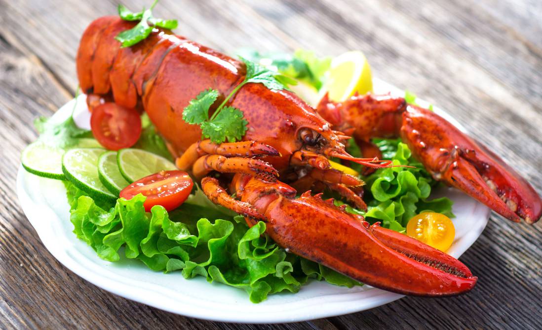 Guide to Galapagos Local Products: Lobster, Tuna, Brujo and Canchalagua. The best places to eat them and how