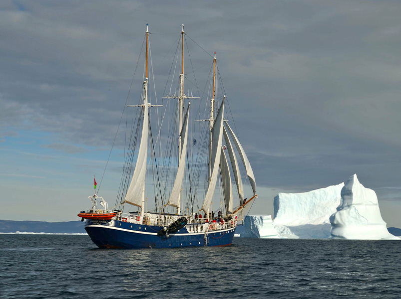 Scoresby Sund - Aurora Borealis Fly & Sail | Rembrandt van Rijn | Antarctica Tours