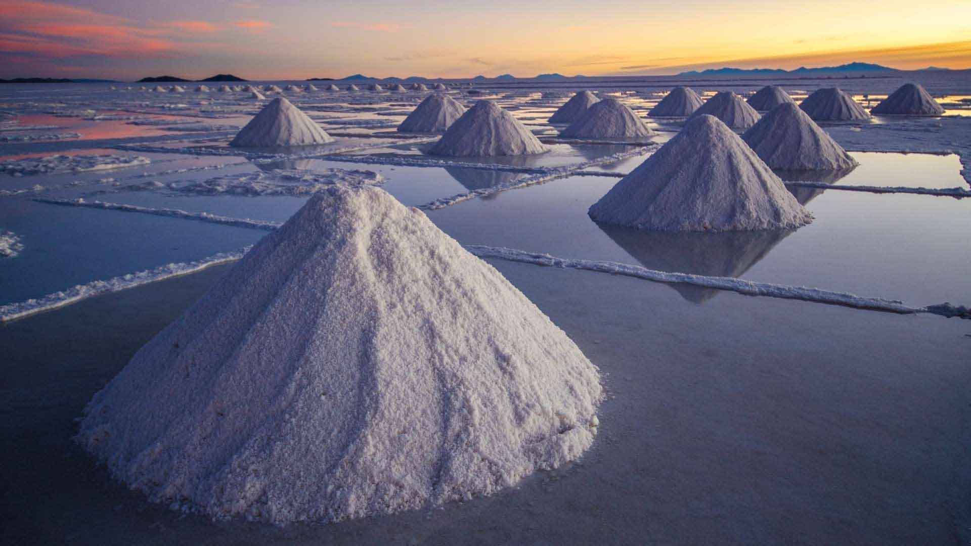The Ultimate Uyuni Salt Desert Guide | Voyagers Travel