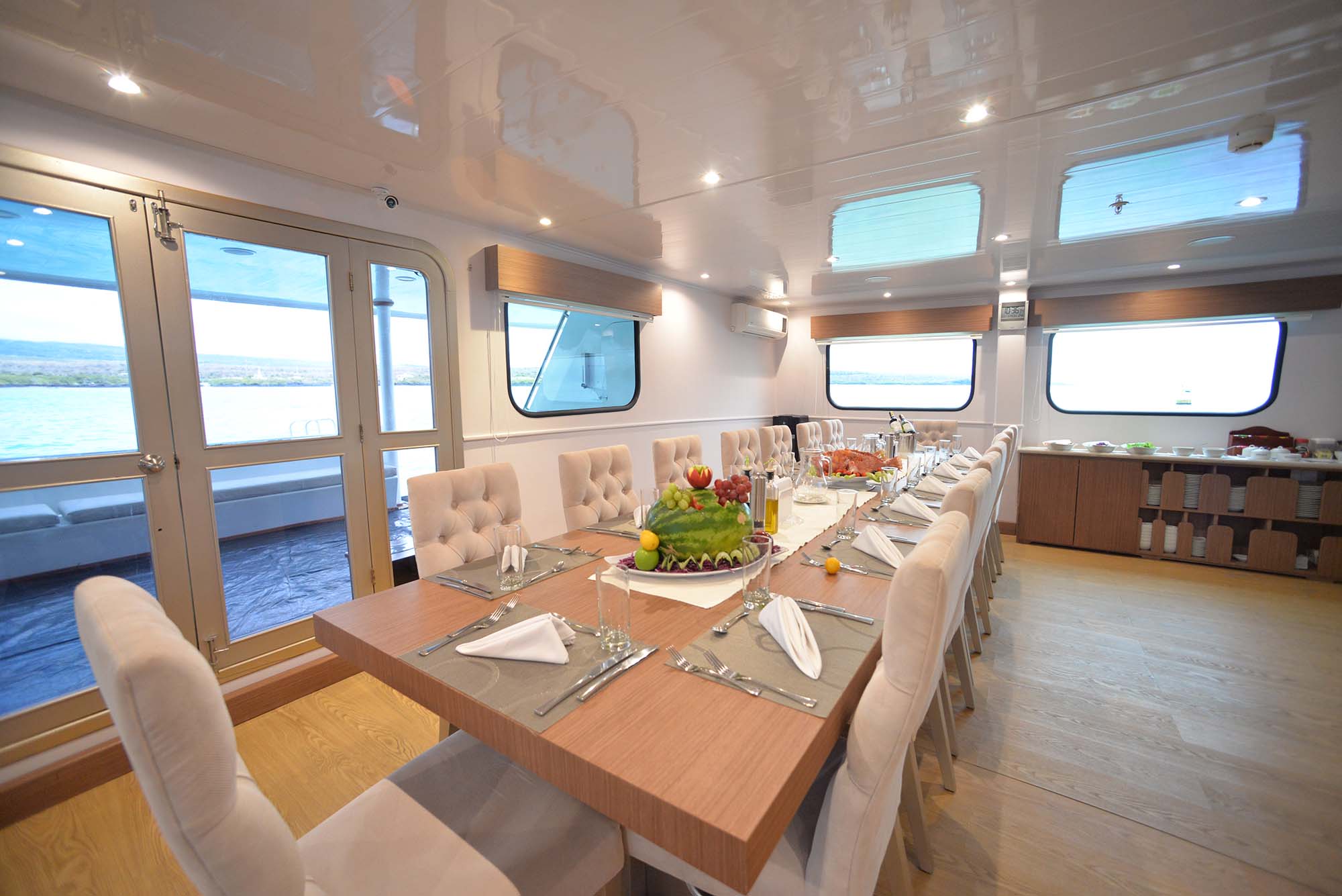 Dining room | Galapagos Seaman Journey Catamaran