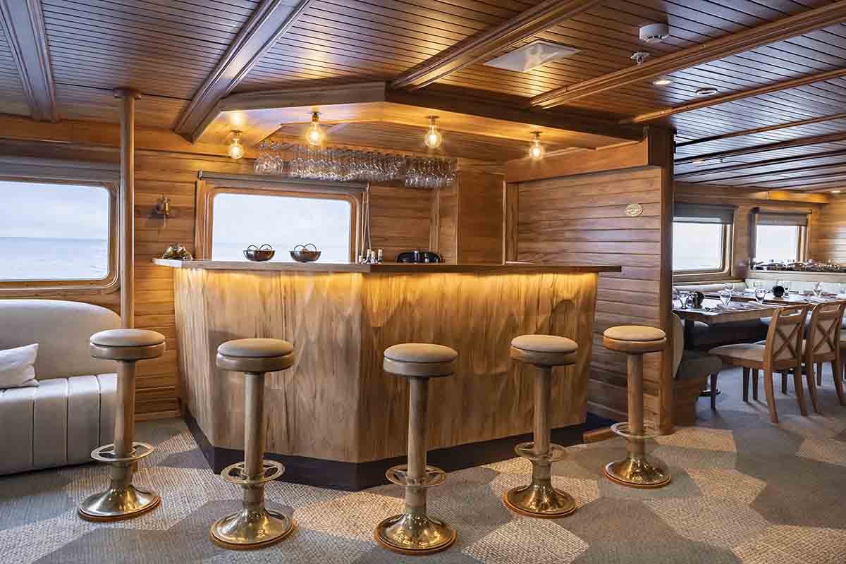 Bar | Coral Yacht