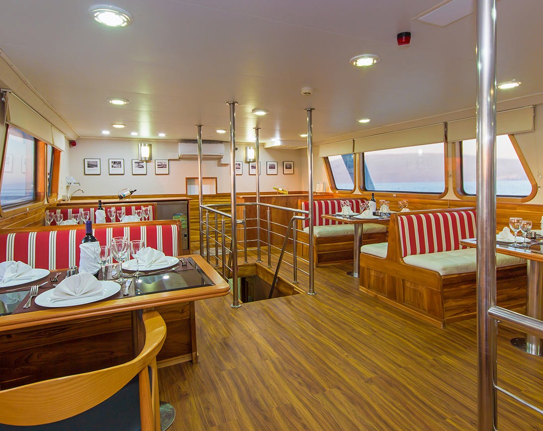 Dining area | Blue Spirit Yacht