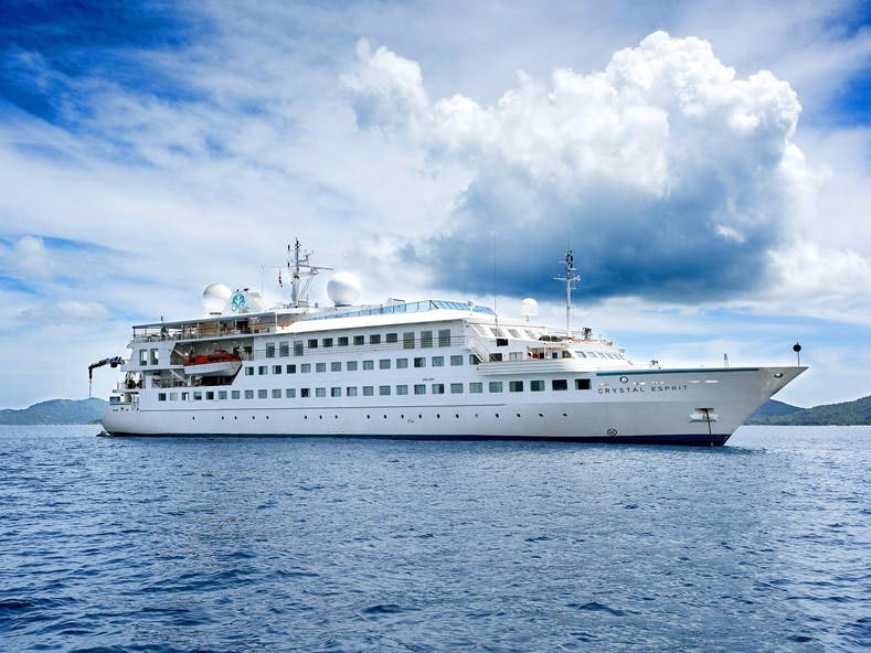  Galapagos | Lindblad, the new owner of Crystal Esprit, will replace the Islander catamaran in Galapagos