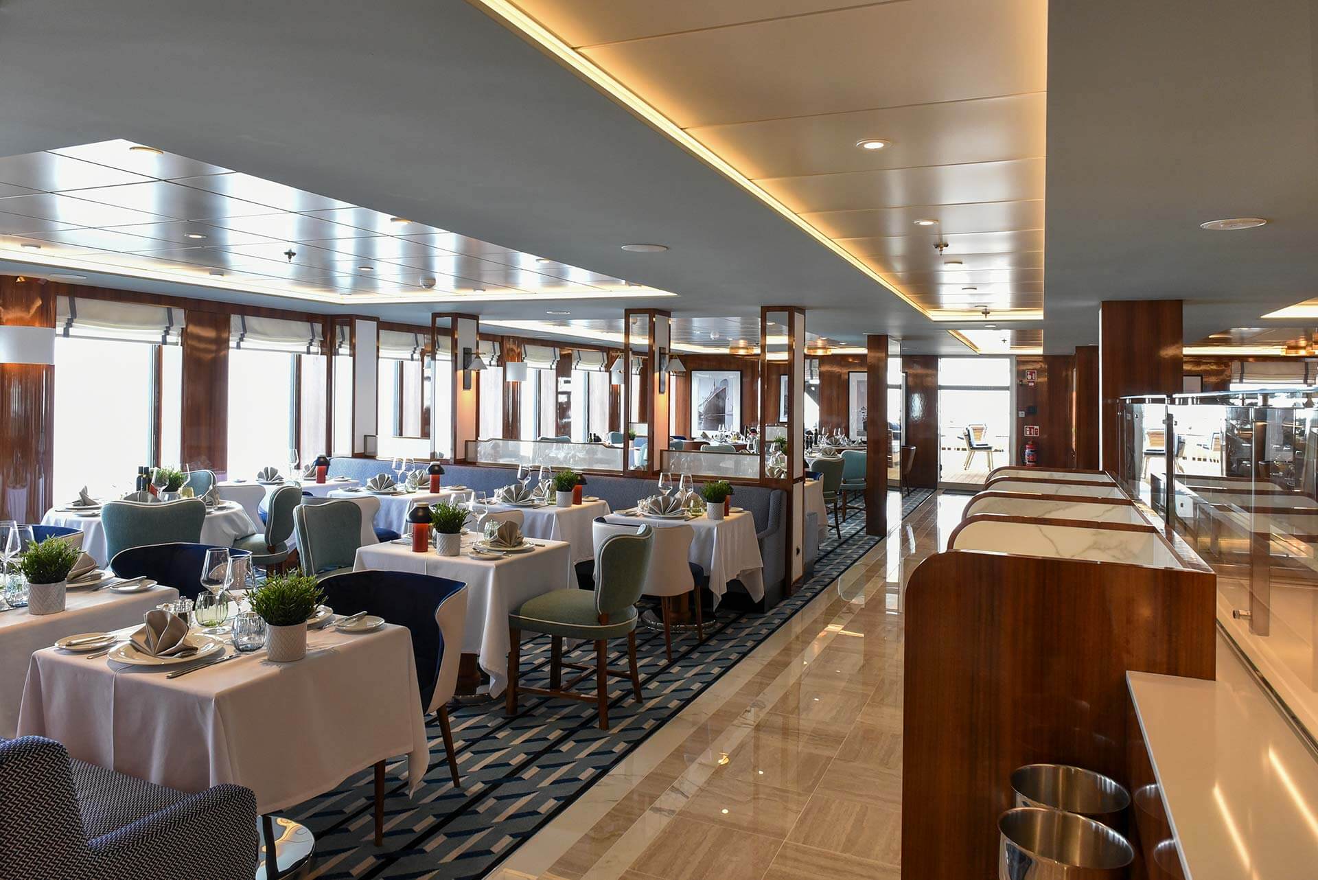 Dining | World Voyager