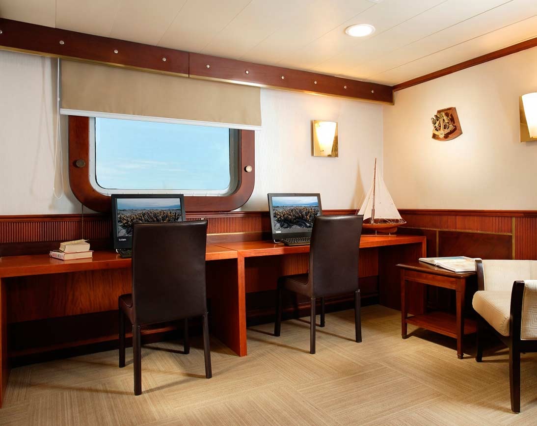 Living area | Isabela II Yacht