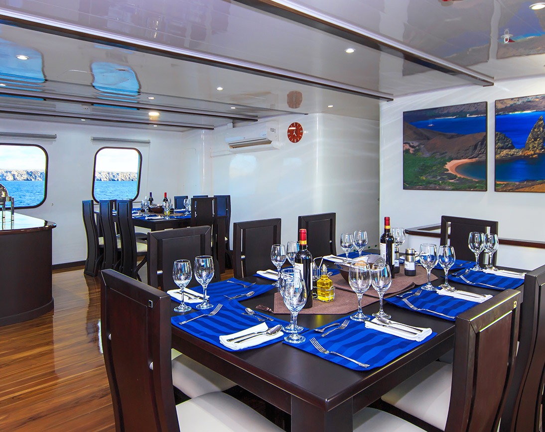 Dining area | Natural Paradise Yacht