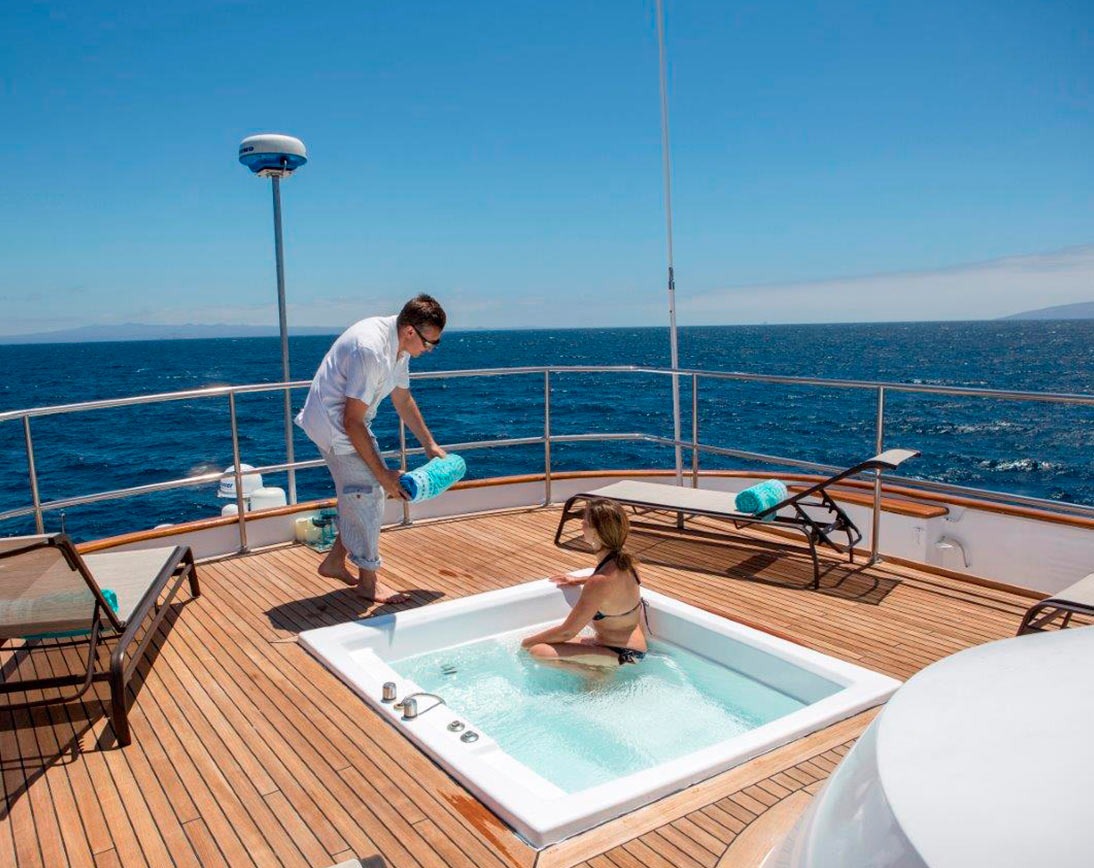 Jacuzzi | Passion Yacht