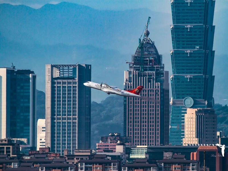 Đặt vé máy bay Tết Cao Hùng TPHCM giá rẻ trên TravelEasy