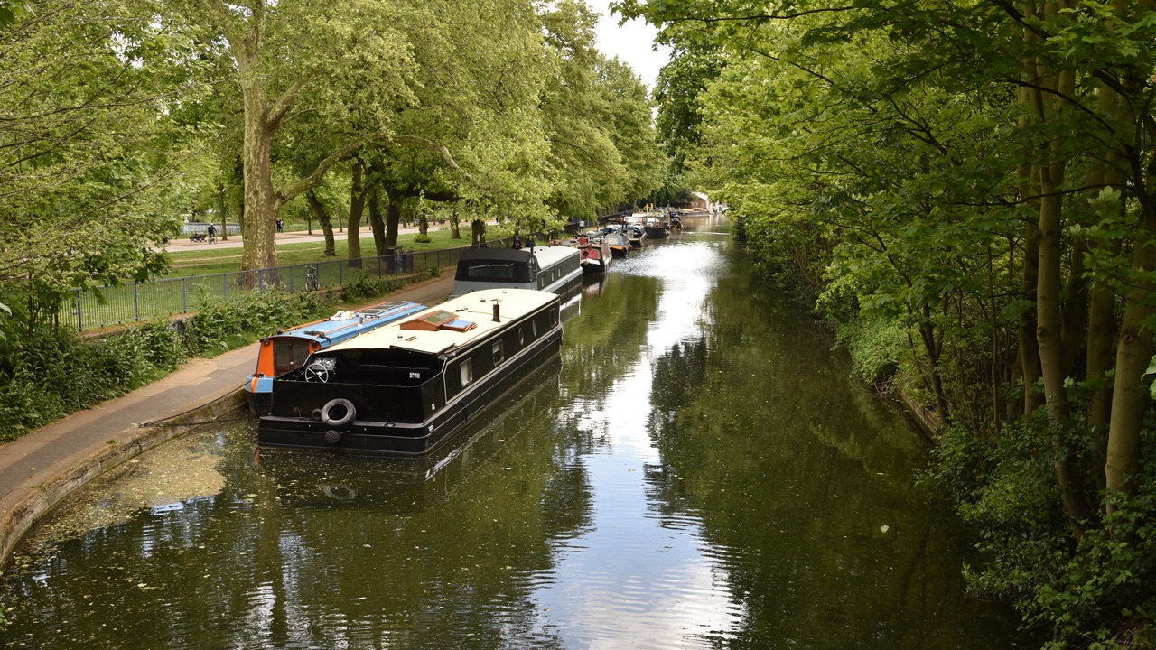 Beers & Pizza in East London