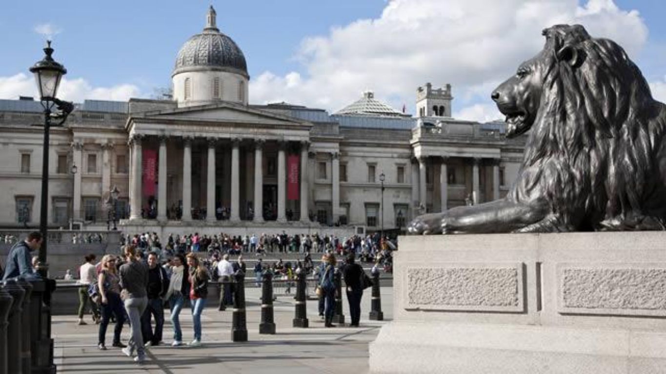 Walk around Central London (starting at Trafalgar Square)