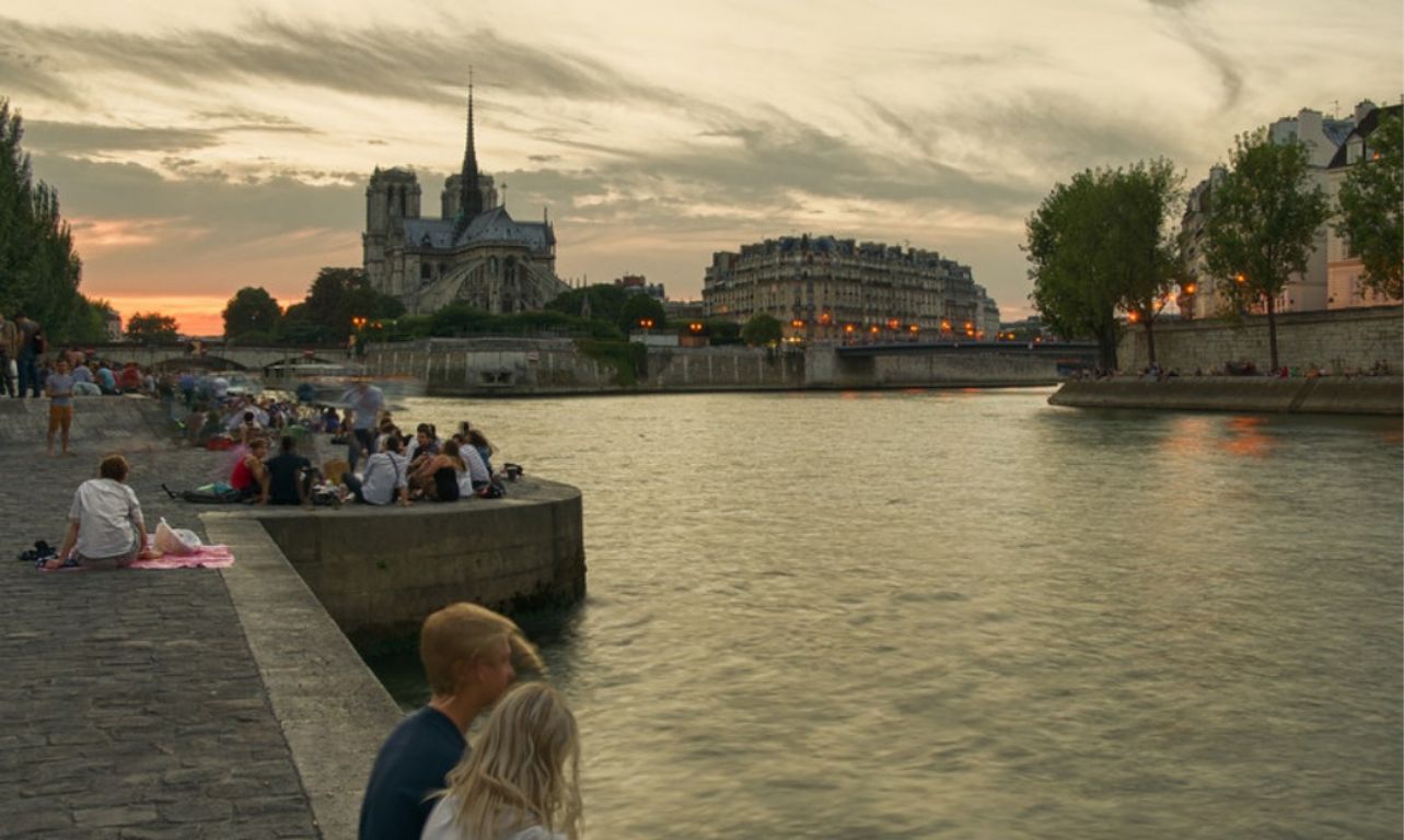 Picnic by the Seine