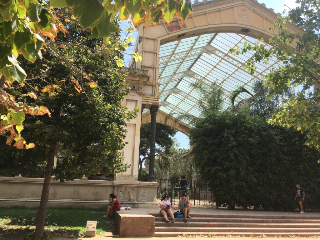 Go for a picnic in Parque de la Cuitadella